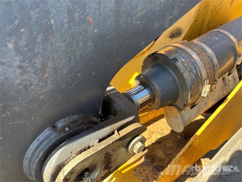 John Deere 624J Wheel Loader Pale gommate