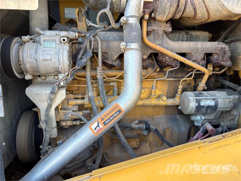 John Deere 624J Wheel Loader Pale gommate