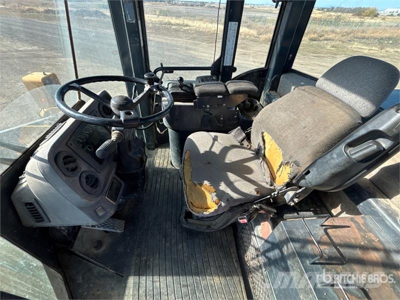John Deere 624J Wheel Loader Pale gommate