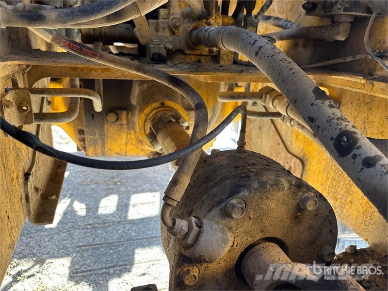 John Deere 624J Wheel Loader Pale gommate