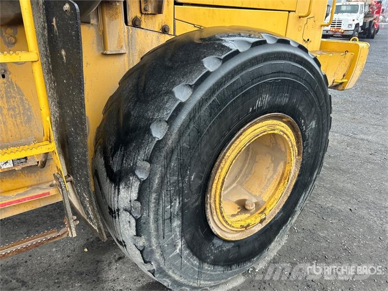 John Deere 644J Фронтальні навантажувачі