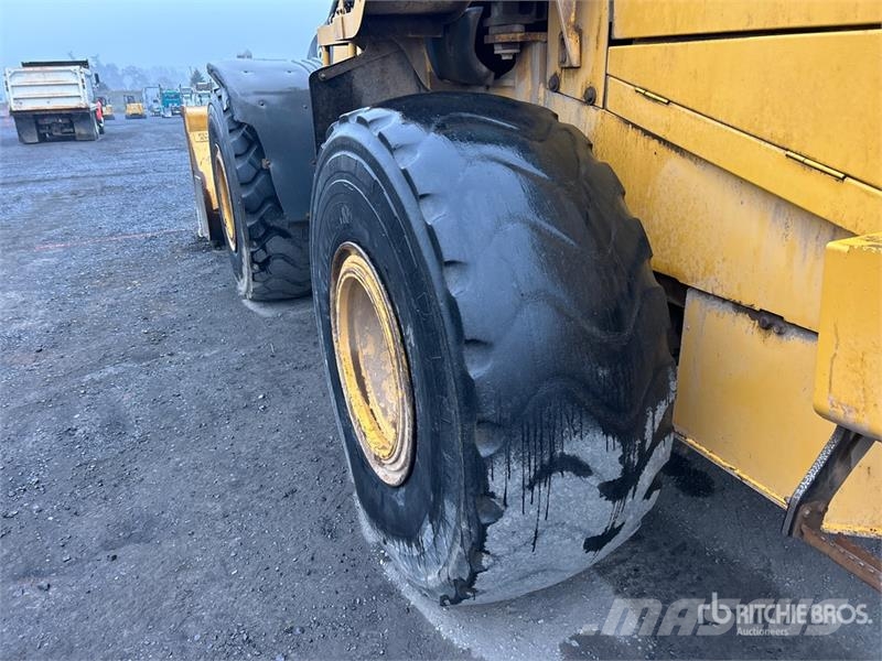John Deere 644J Фронтальні навантажувачі