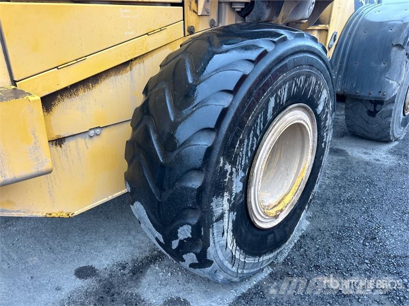 John Deere 644J Фронтальні навантажувачі