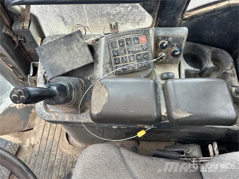 John Deere 644J Фронтальні навантажувачі
