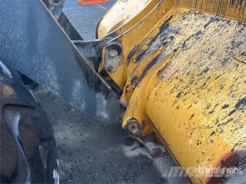 John Deere 644J Фронтальні навантажувачі