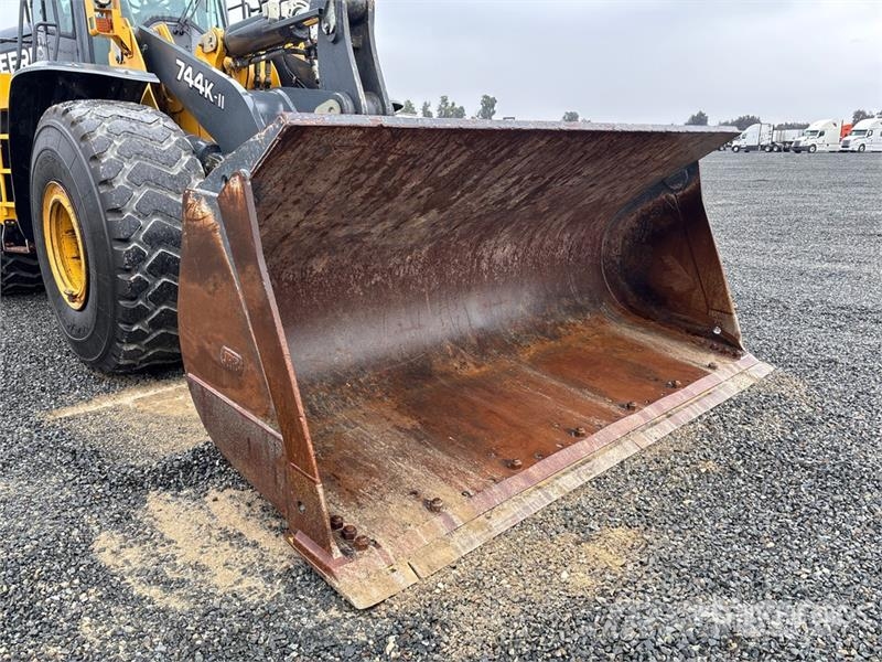 John Deere 744K Wheel Loader Kolesové nakladače