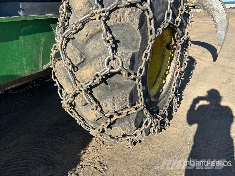 John Deere 748L-II 4x4 Skidder Трельовочні трактора