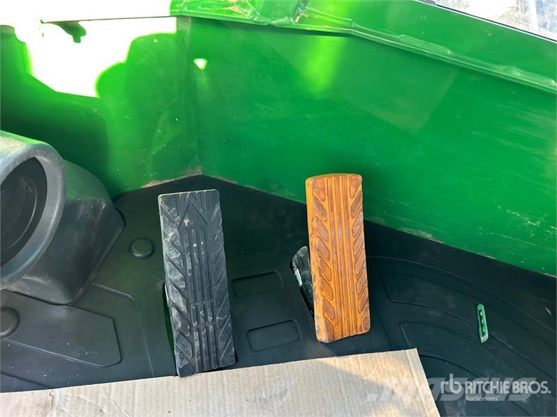 John Deere 748L-II 4x4 Skidder Трельовочні трактора