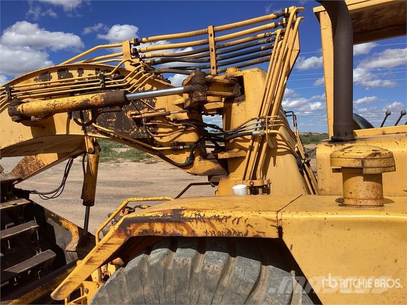 John Deere 762 Scrapers
