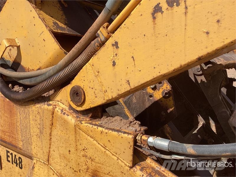 John Deere 762 Scrapers