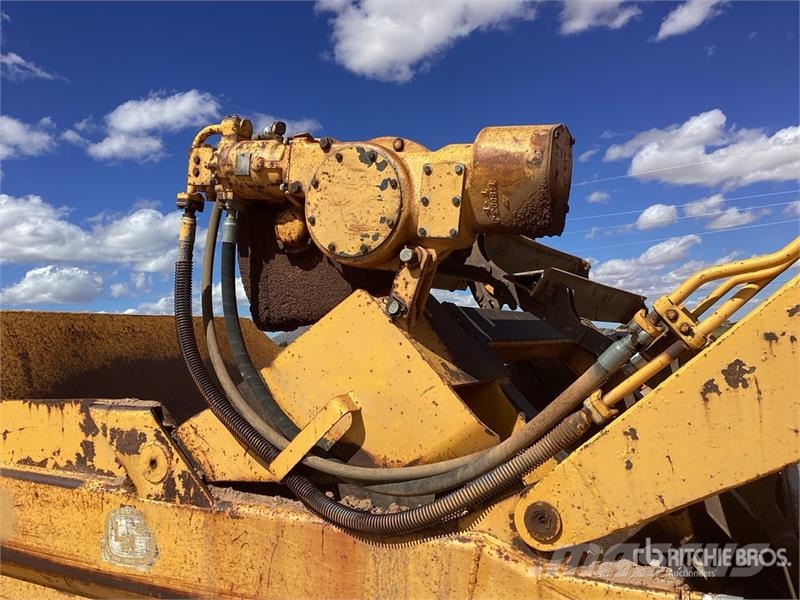 John Deere 762 Scrapers