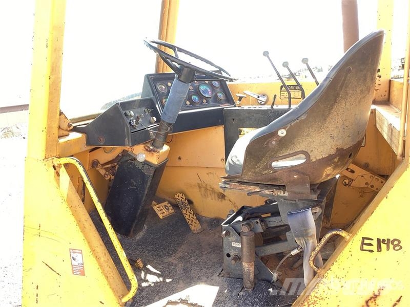 John Deere 762 Scrapers