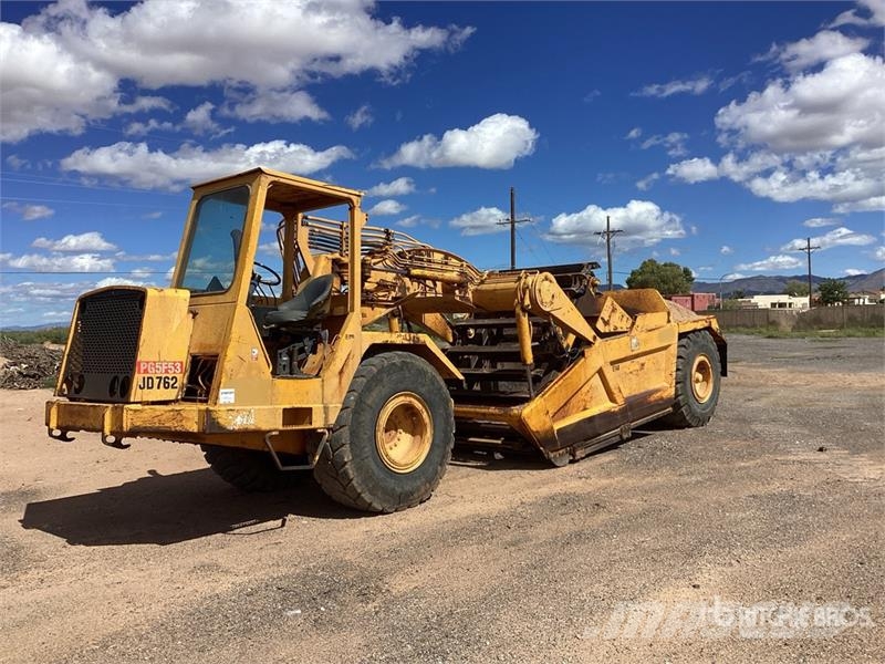 John Deere 762 Scrapers
