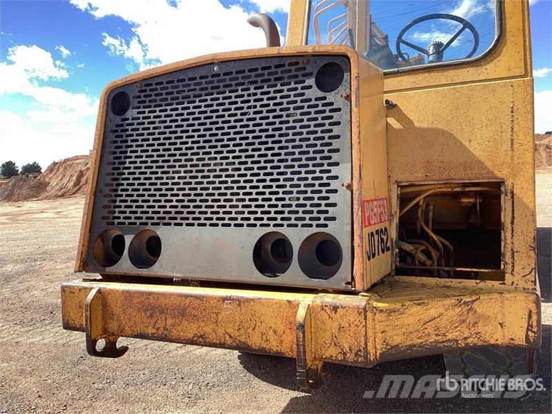 John Deere 762 Scrapers