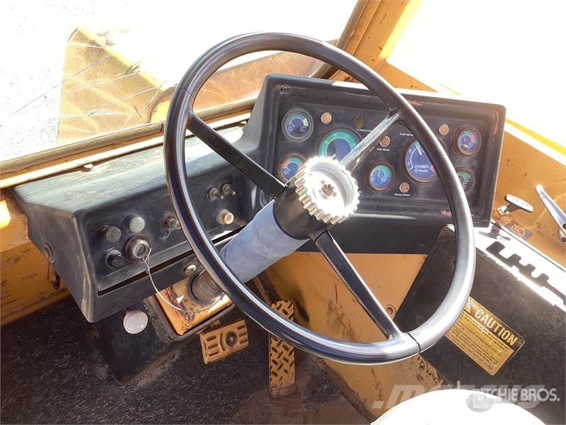 John Deere 762 Scrapers