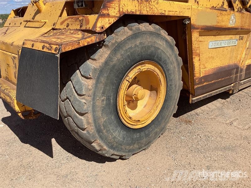 John Deere 762 Scrapers