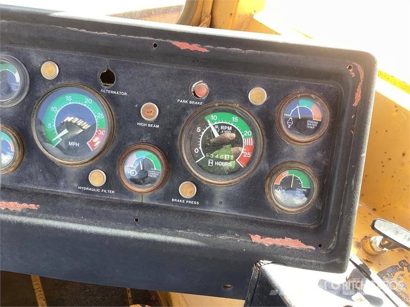 John Deere 762 Scrapers