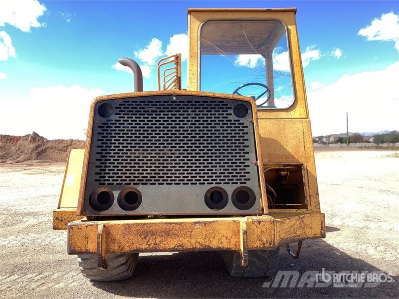 John Deere 762 Scrapers