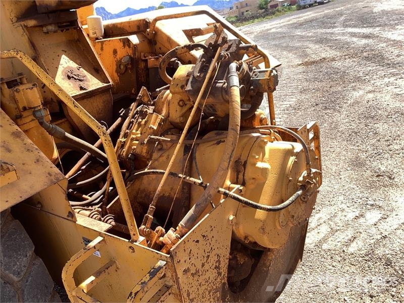 John Deere 762 Scrapers