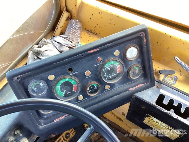 John Deere 762 Scrapers