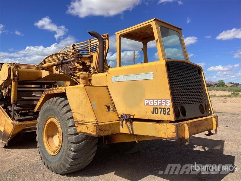 John Deere 762 Scrapers