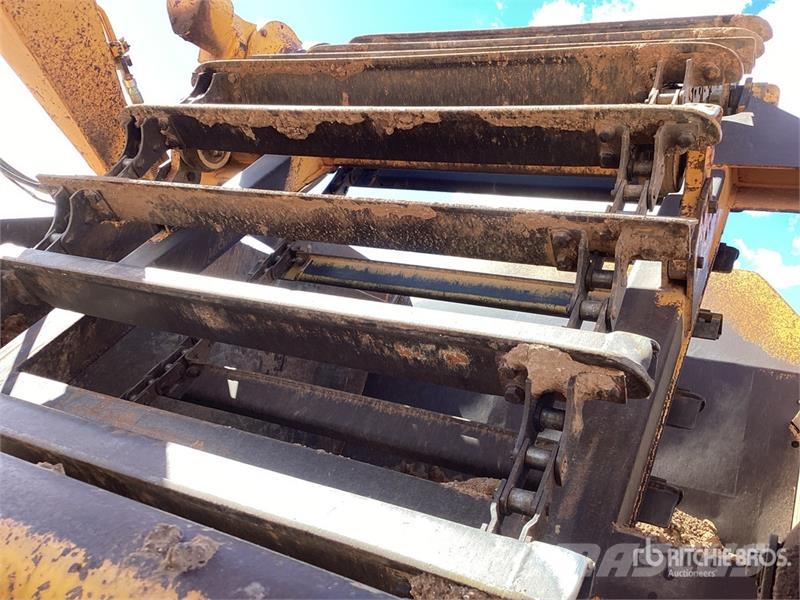 John Deere 762 Scrapers