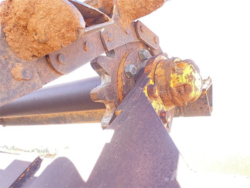 John Deere 762 Scrapers