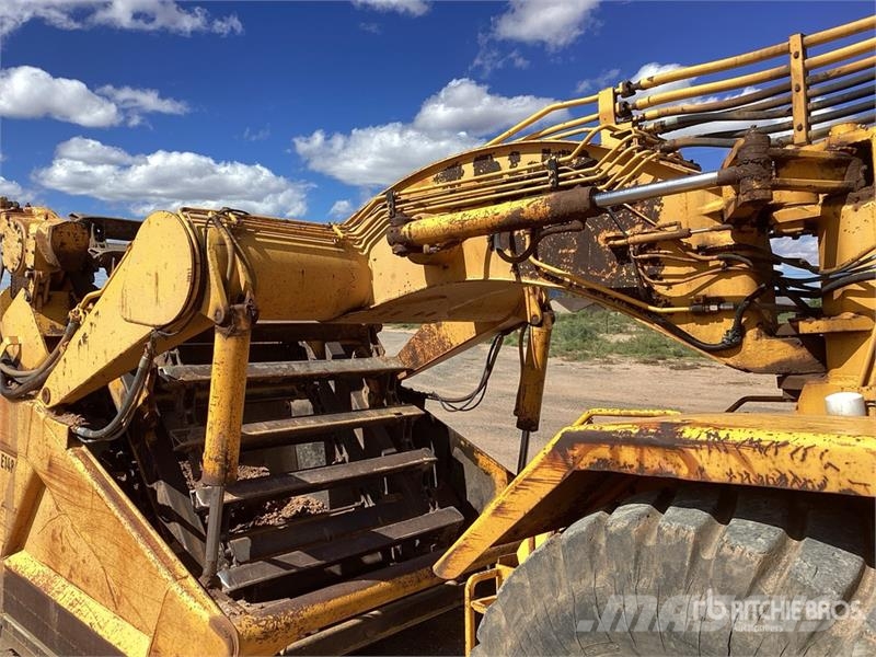 John Deere 762 Scrapers