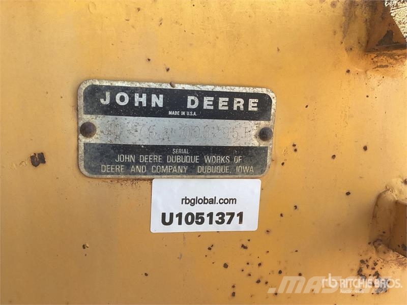 John Deere 762 Scrapers
