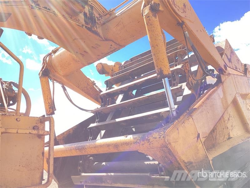 John Deere 762 Scrapers