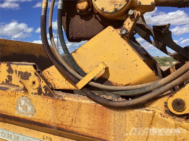 John Deere 762 Scrapers