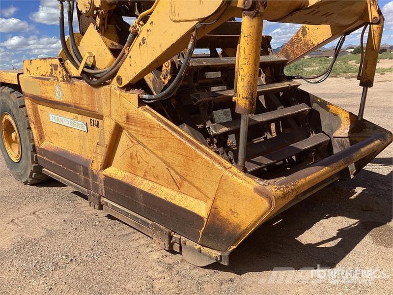 John Deere 762 Scrapers