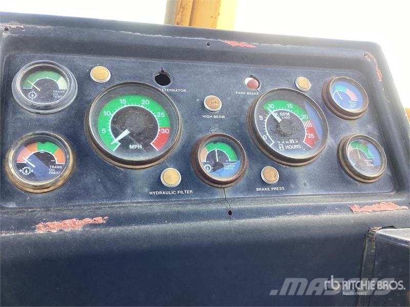 John Deere 762 Scrapers