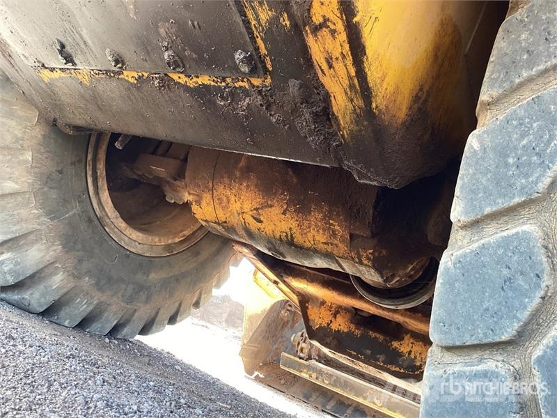 John Deere 762 Scrapers