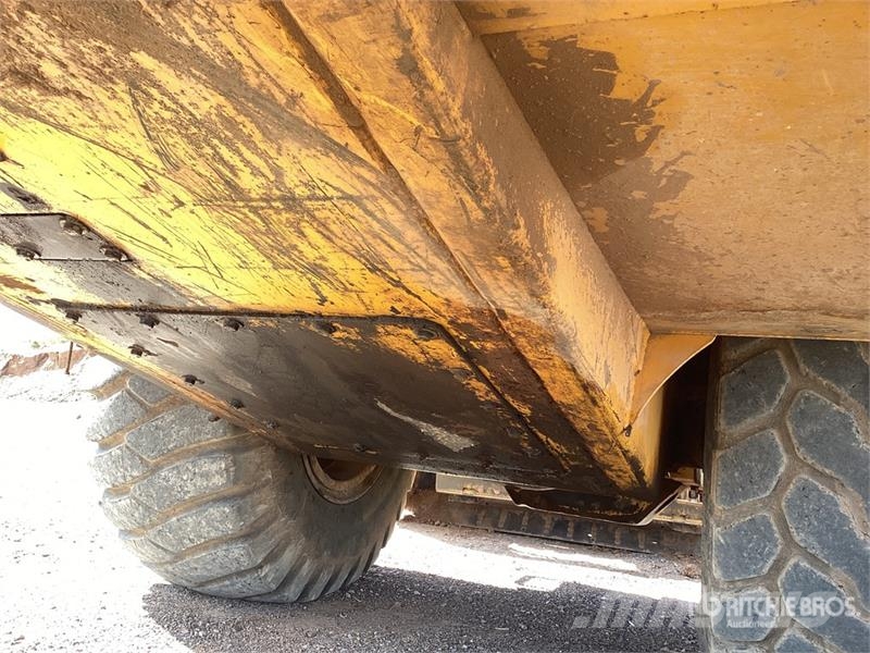 John Deere 762 Scrapers
