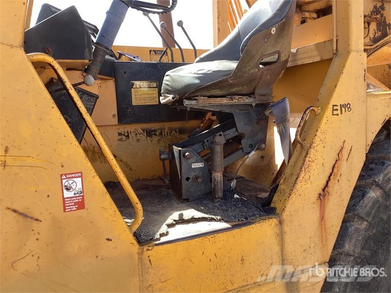John Deere 762 Scrapers