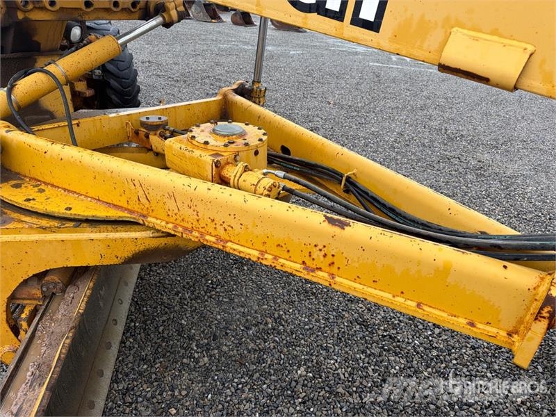 John Deere 770CH Грейдери