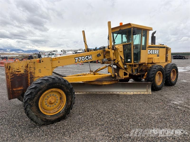John Deere 770CH Грейдери