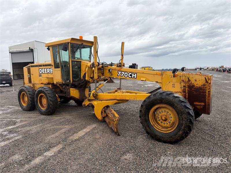 John Deere 770CH Грейдери