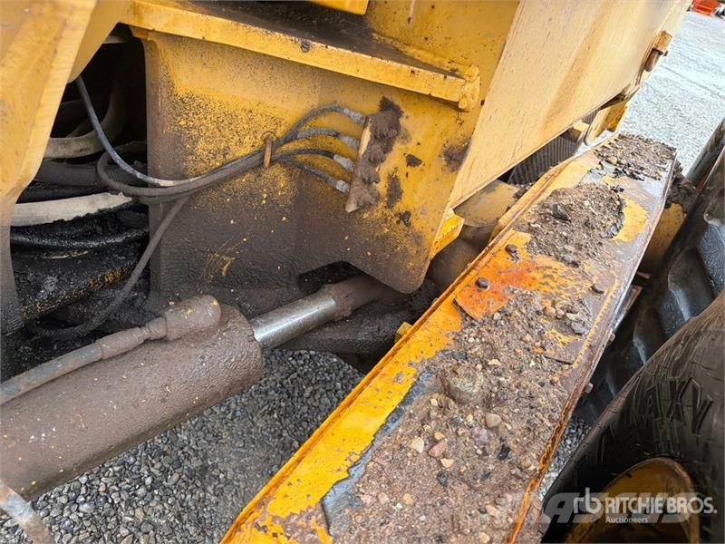 John Deere 770CH Грейдери