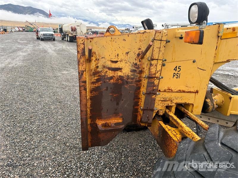 John Deere 770CH Грейдери