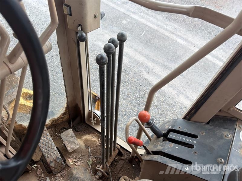 John Deere 770CH Грейдери
