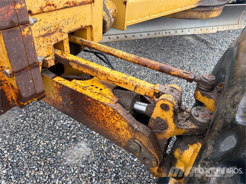 John Deere 770CH Грейдери