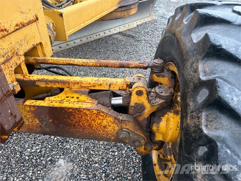 John Deere 770CH Грейдери