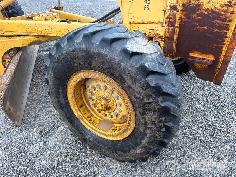 John Deere 770CH Грейдери