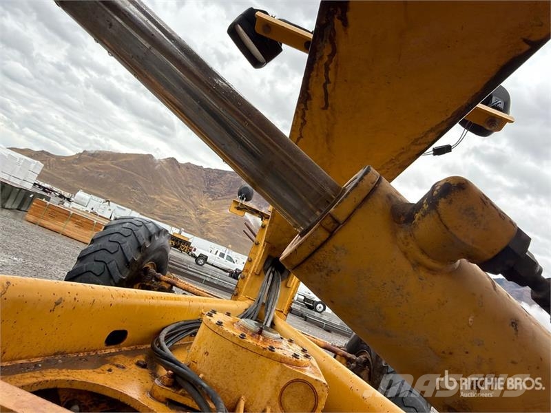 John Deere 770CH Грейдери