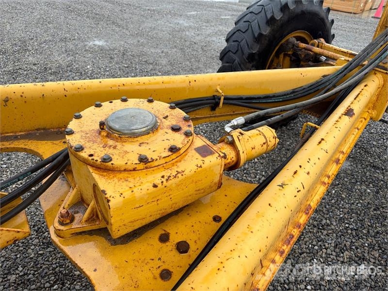 John Deere 770CH Грейдери