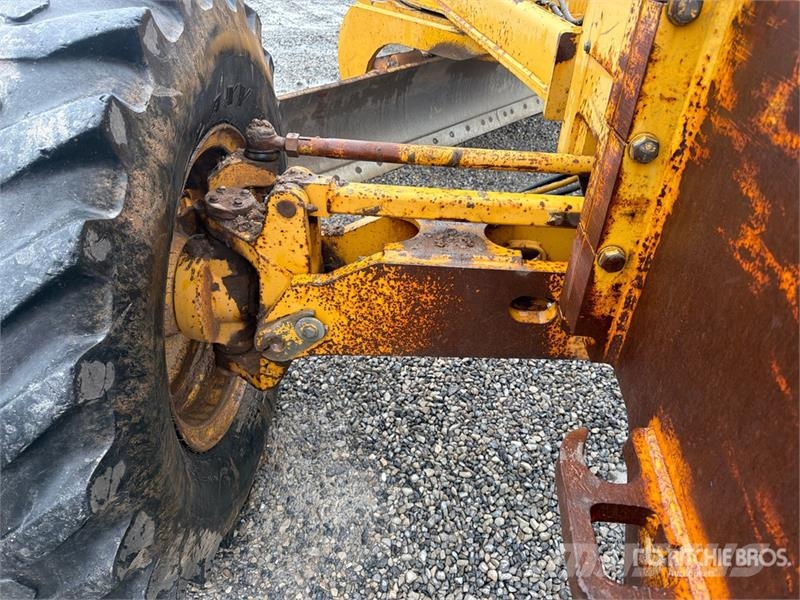 John Deere 770CH Грейдери
