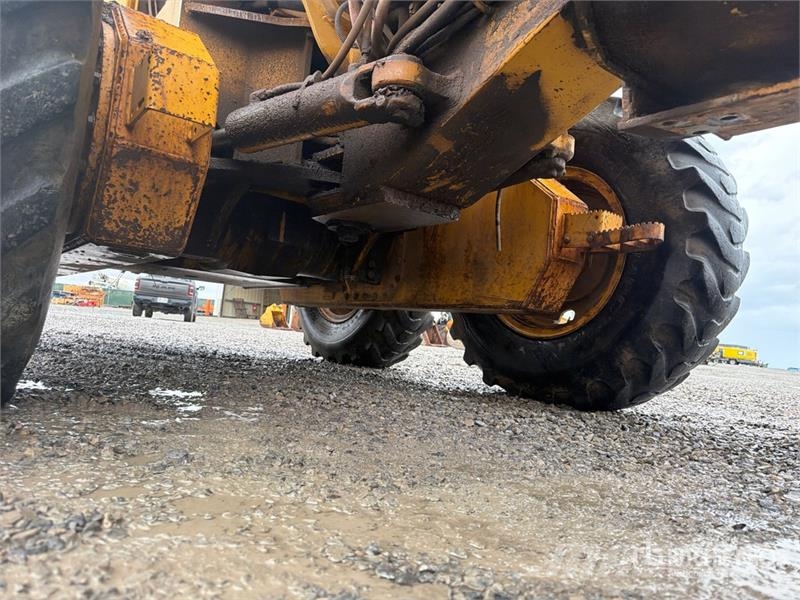John Deere 770CH Грейдери