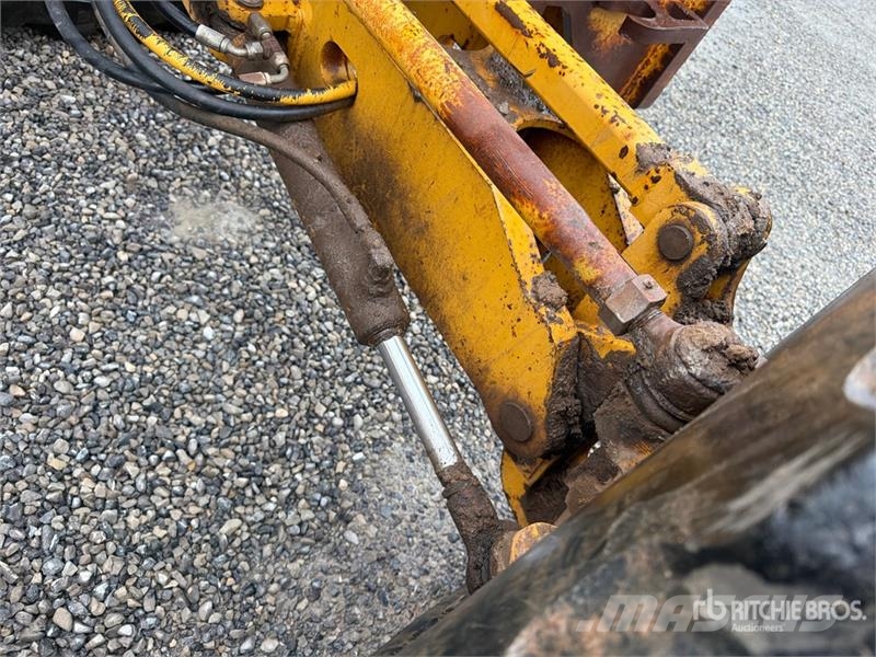 John Deere 770CH Грейдери